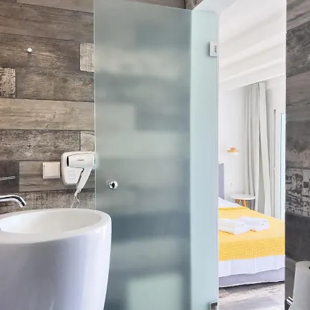 George מלון דירות Naxos City